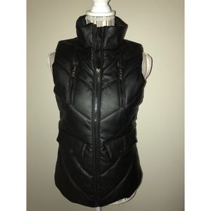 YASO Black Zip-Up Vest